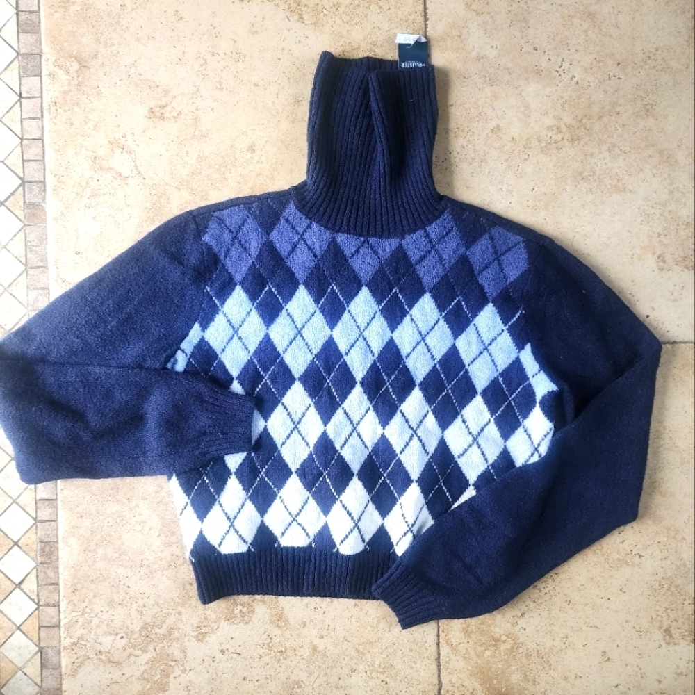Hollister cropped turtleneck sweater